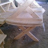 Стол из дерева для сада
